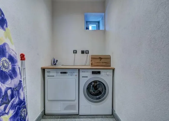 Spacious 3-bed In The Heart Of With Sauna Appartement